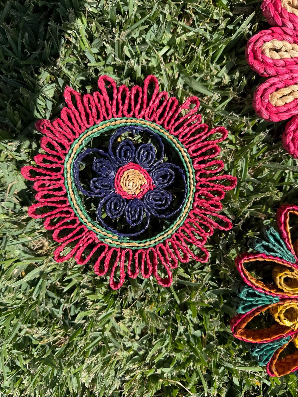 Set of 4 Handmade Woven Raffia Straw Floral Wall Decor Boho Folk Art Flowers - Picture 5 of 6